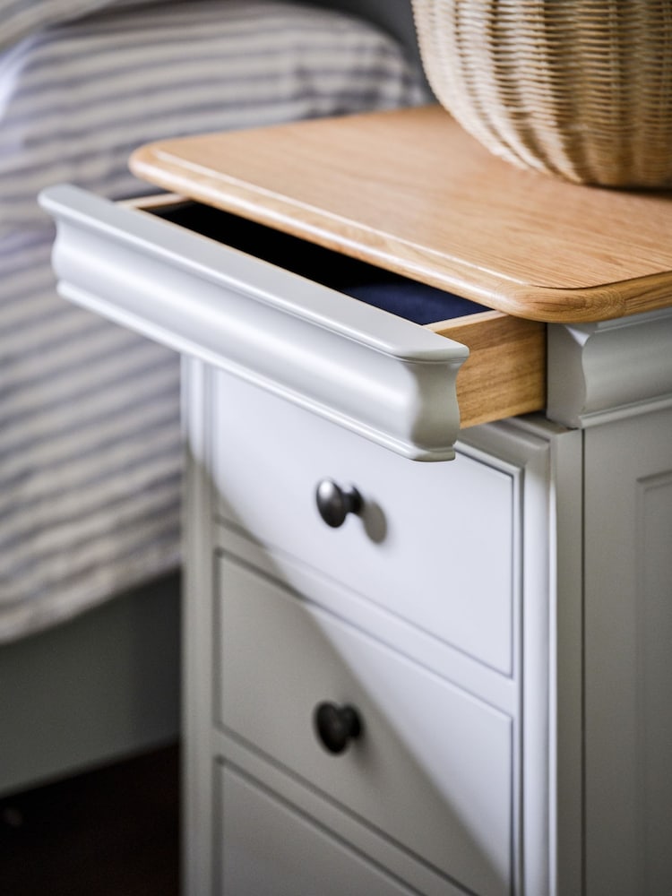 Willis & Gambier Dove Grey Chantilly Bedside Chest - Image 2 of 9 Willis & Gambier Dove Grey Chantilly Bedside Chest - Image 2 of 9