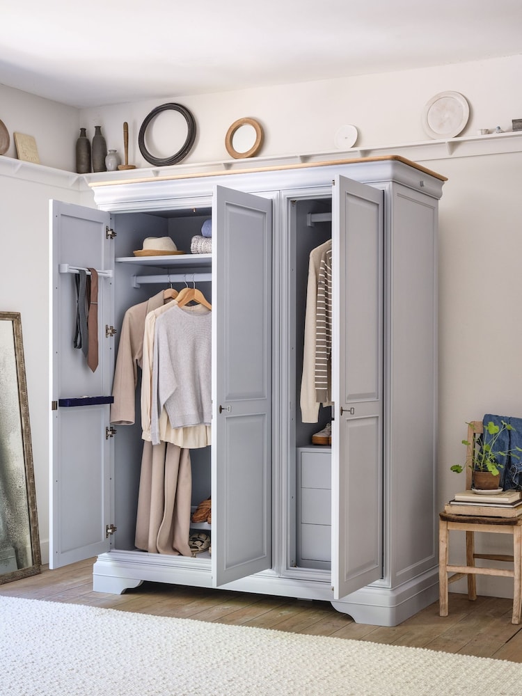 Willis & Gambier Dove Grey Chantilly 3 Door Wardrobe - Image 2 of 14 Willis & Gambier Dove Grey Chantilly 3 Door Wardrobe - Image 2 of 14
