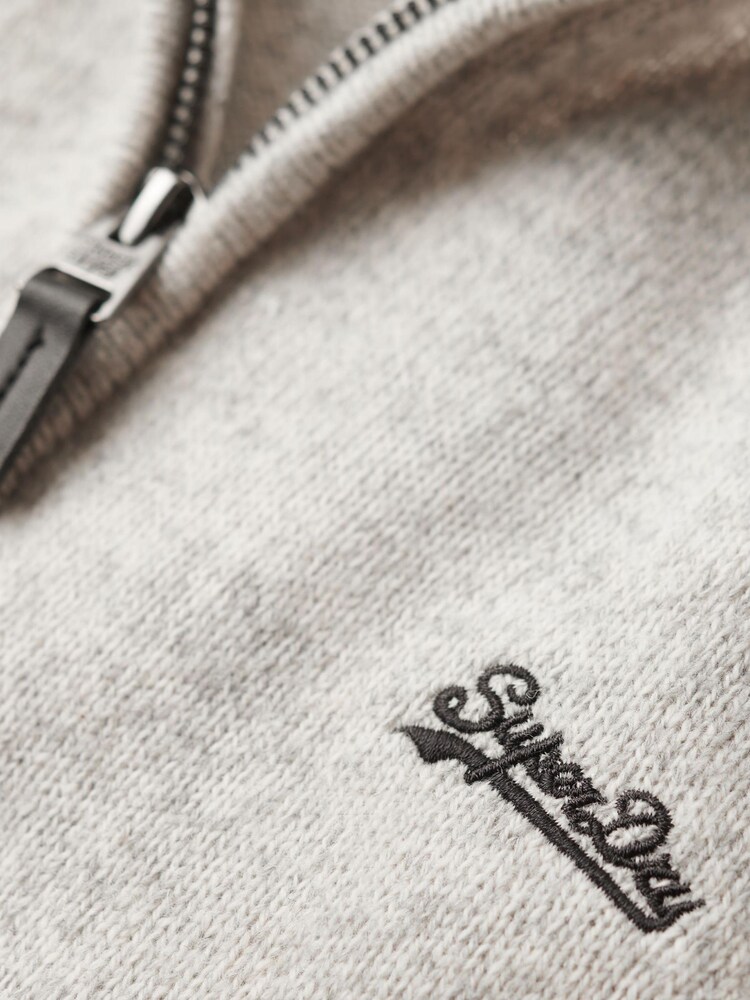 Grau - Superdry Essential Henley-Strickpullover mit Stickerei - Bild 6 von 6