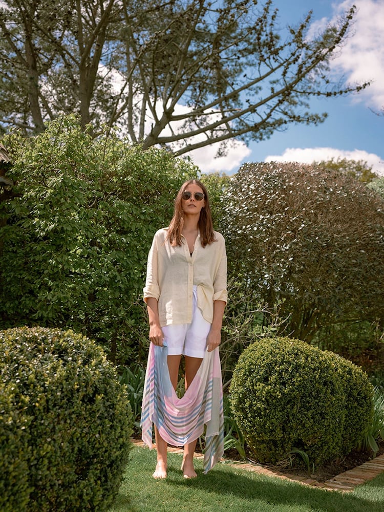 Barbour® White Elsden Drawcord Waist Shorts With Linen - Image 2 of 6 Barbour® White Elsden Drawcord Waist Shorts With Linen - Image 2 of 6