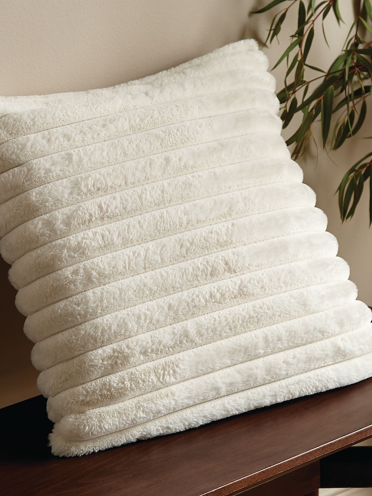 Catherine Lansfield Catherine Lansfield Soft and Cosy Ribbed Cushion - Изображение 1 из 4