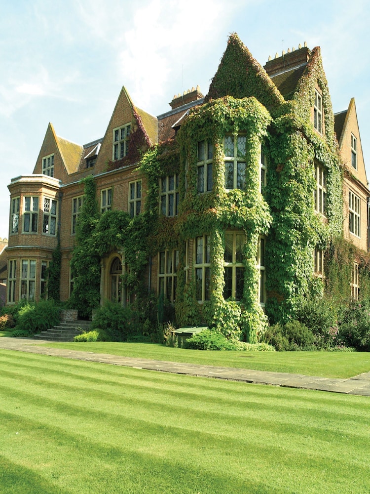 AS One Night Escape With Dinner For Two Gift Experience - Image 1 of 3