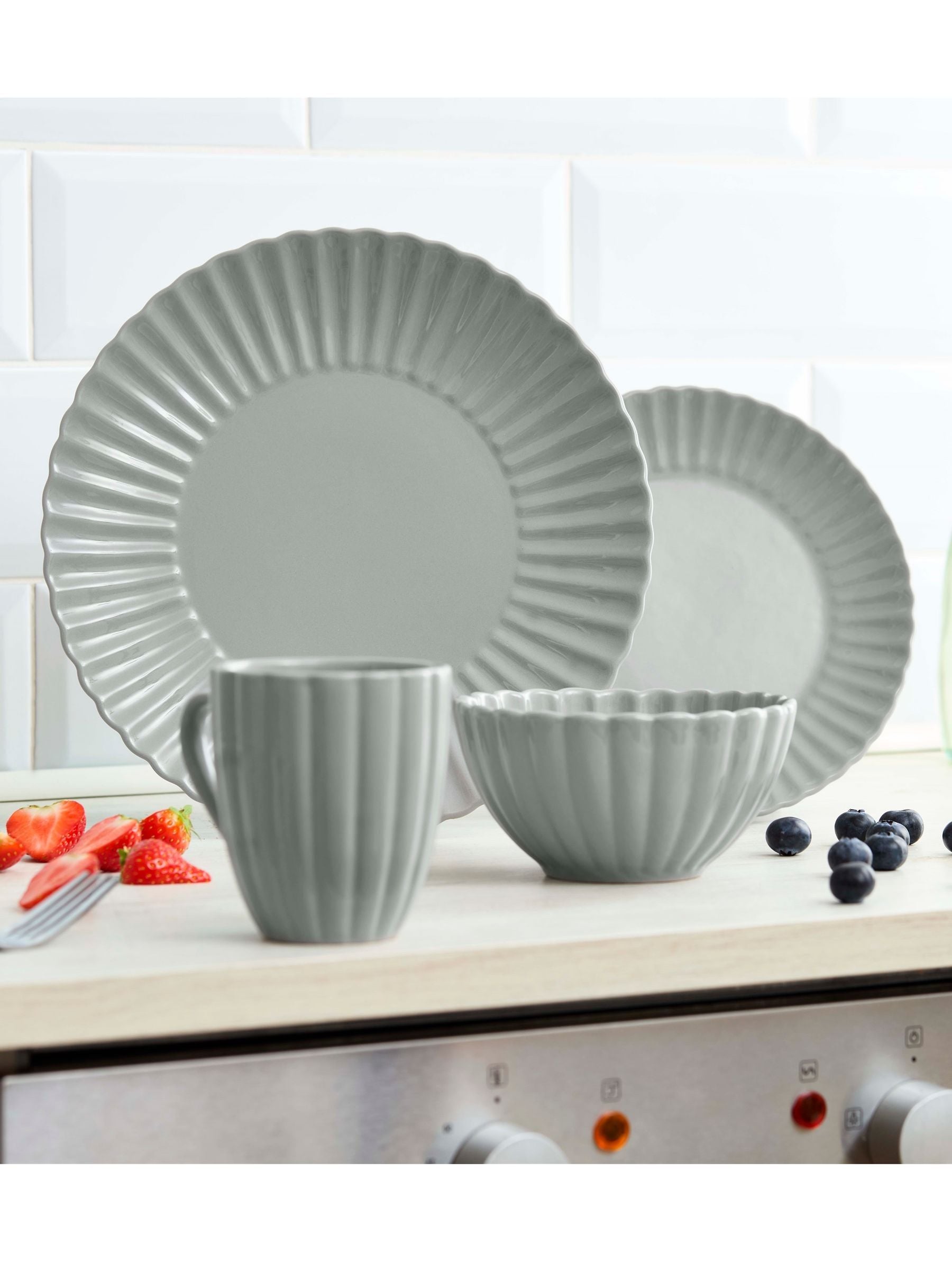 Swan 16 Piece Scallop Edge Stoneware Dinner Set, 4 x Dinner Plates, Side Plates, Bowls, Mugs, Durable, Microwave and Dishwasher Safe, Grey, SWKA1460GRY - Image 6