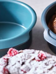 Joseph Joseph Blue Nest™ Bake Non-Stick 2-Piece Round Cake Tin Set - Image 3 of 5