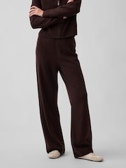 Maro închis - Pantaloni lejeri din tricot Gap CashSoft - Imaginea 1 din 5