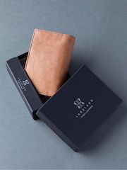 Castanho castanho - Carteiras Lakeland Leather Bowston Tri-Fold - Imagem 6 de 6