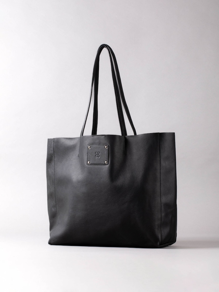Lakeland Leather Black Tarn Leather Bucket Bag - Image 2 of 2