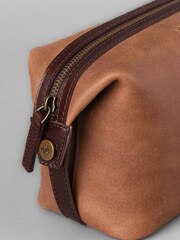 Lakeland Leather Brown Hawksdale Leather Wash Bag - Image 3 of 6