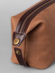 Lakeland Leather Brown Hawksdale Leather Wash Bag - Image 4 of 6