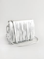 Striebro - Kožená crossbody kabelka so strapcami - Obrázok 6 z 10