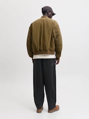 أسود - بنطلون بقصّة رجل واسعة من JACK & JONES - صورة 3 من 5