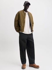 أسود - بنطلون بقصّة رجل واسعة من JACK & JONES - صورة 4 من 5