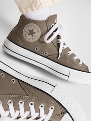 بني فاتح - حذاء رياضة متوسط الطول Malden Street من Converse - Image 7 of 7