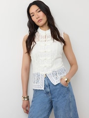 Mint Velvet Lace Detail Top - תמונה 2 מתוך 8