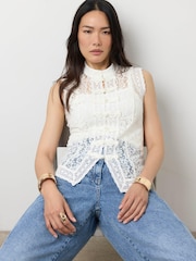Mint Velvet Lace Detail Top - תמונה 3 מתוך 8