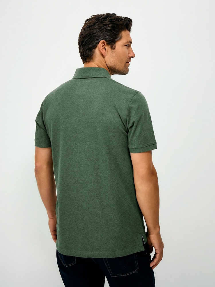 كاكي أخضر - قميص بولو بيكيه Classic من Crew Clothing - صورة 2 من 6