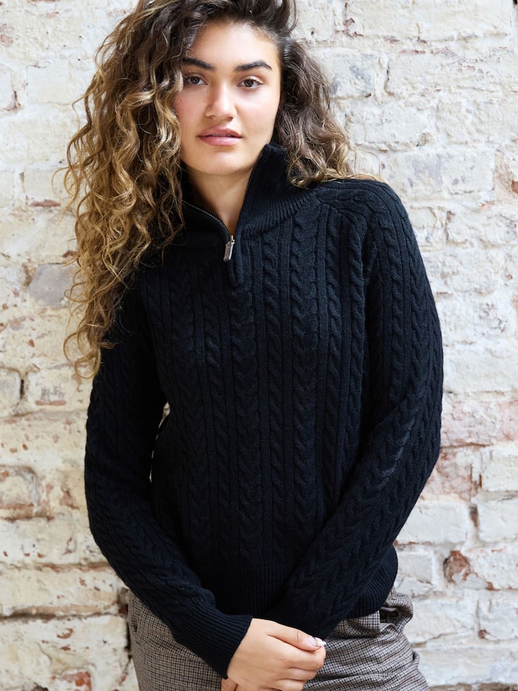The Little Tailor Ava Wool Rich Zip Neck Cable Knit Jumper - Attēls 1 no 4