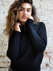 The Little Tailor Ava Wool Rich Zip Neck Cable Knit Jumper - Attēls 3 no 4