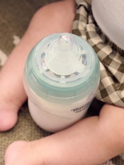 Tommee Tippee Natural Advanced Anti Collic Baby Bottle Starter Kit - Image 2 of 5