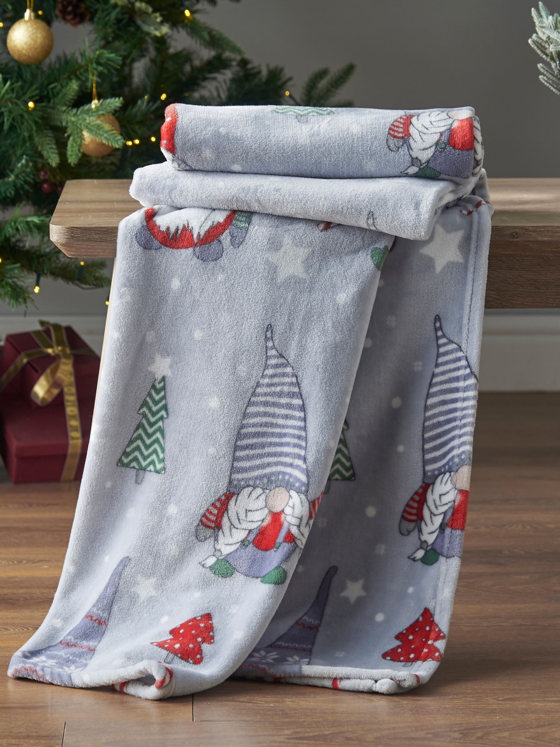 Catherine Lansfield Christmas Gonks Cosy and Warm Fleece Throw - Imagem 1 de 5
