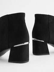 črna - Škornji s kovinskim detajli Forever Comfort® - Slika 7 iz 9