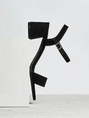 Preto - Linzi Darcie de salto baixo e grosso Sandals - Imagem 6 de 6