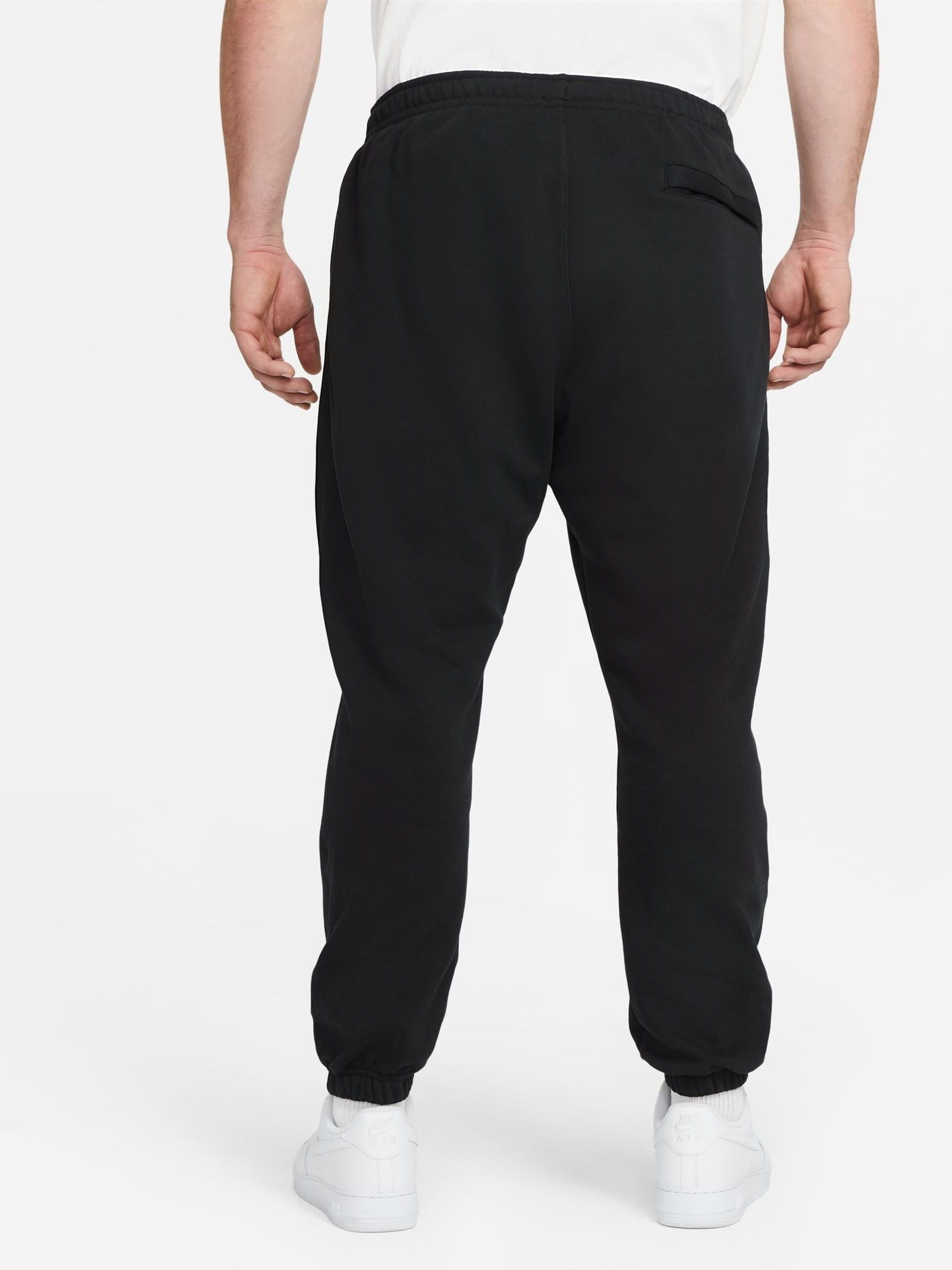 nike club essentials loose fit cuffed sweatpants in black