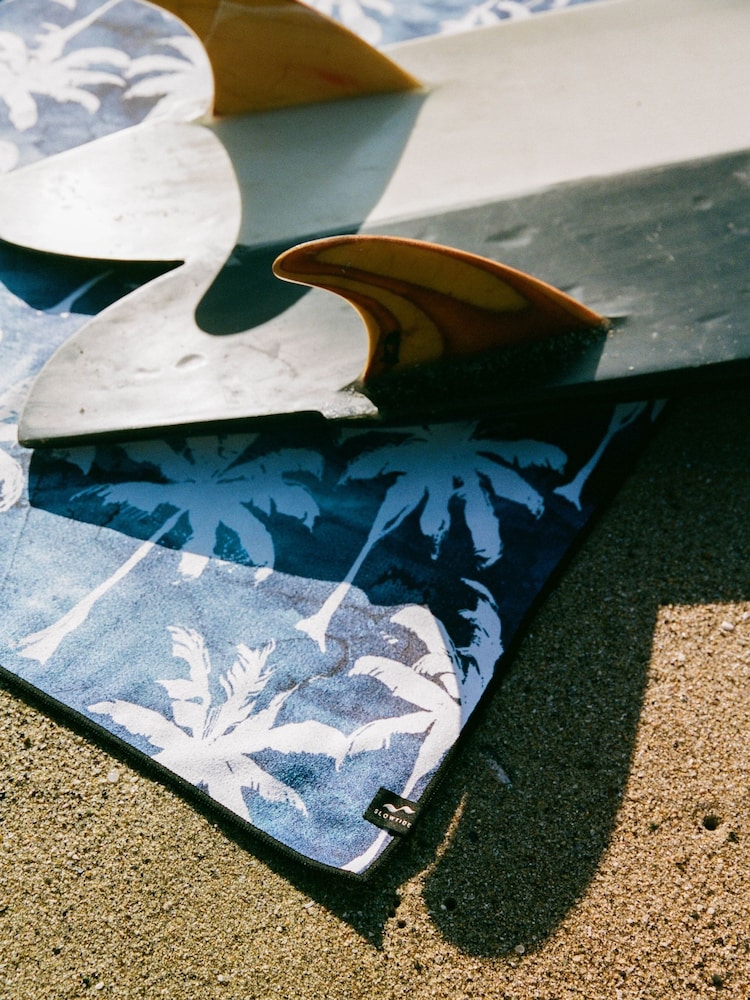 SlowTide Luca Tie Dye Performance Quick Drying Travel Towel - Image 6 de 6 SlowTide Luca Tie Dye Performance Quick Drying Travel Towel - Image 6 de 6