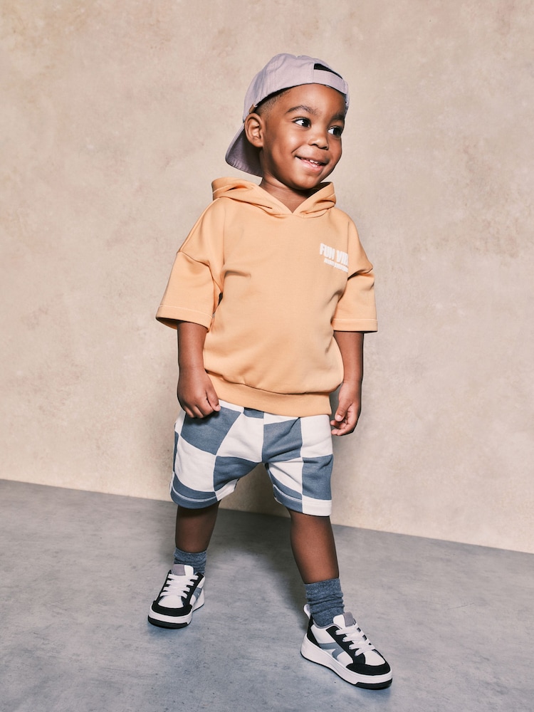 Orange - Set mit kurzärmeligem Kapuzensweatshirt und Shorts (3 Monate bis 7 Jahre) - Bild 1 von 5 Orange - Set mit kurzärmeligem Kapuzensweatshirt und Shorts (3 Monate bis 7 Jahre) - Bild 1 von 5