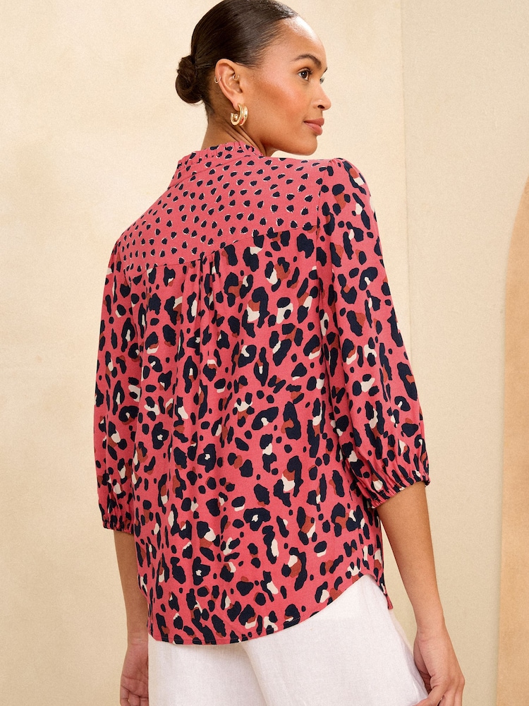 Pink - Love & Roses Bluse mit V-Ausschnitt, Rüschen, 3/4-Ärmeln und Knopfleiste - Bild 2 von 4