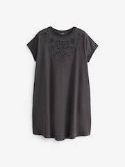 Anthrazitgraue Waschung - Besticktes Mini-Sommerkleid aus Jersey - Bild 4 von 5