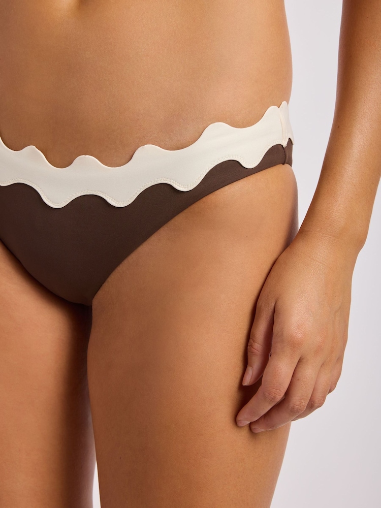 بيكيني Hipster بتفصيل Ric Rac طراز Gia من Seafolly - صورة 4 من 4 بيكيني Hipster بتفصيل Ric Rac طراز Gia من Seafolly - صورة 4 من 4