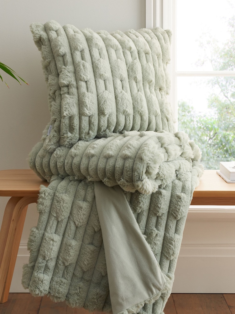 Soft and Cosy Carved Faux Fur 100% Cotton Throw - Image 2 of 5 Soft and Cosy Carved Faux Fur 100% Cotton Throw - Image 2 of 5