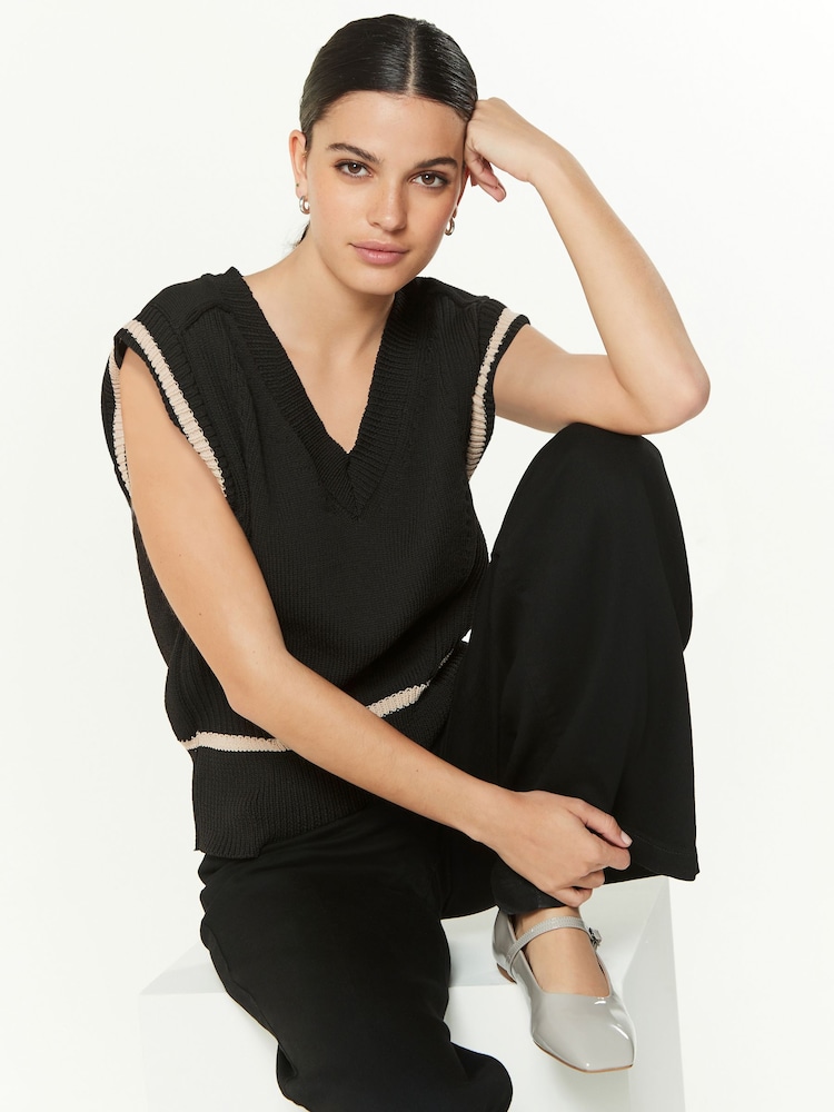 Schwarz - Ribbed V-Neck Knitted Tank Vest - Bild 1 von 6
