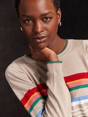 Neutral mit Regenbogenstreifen - Langarm-Strickpullover mit Rundhalsausschnitt und Muster - Image 4 of 6