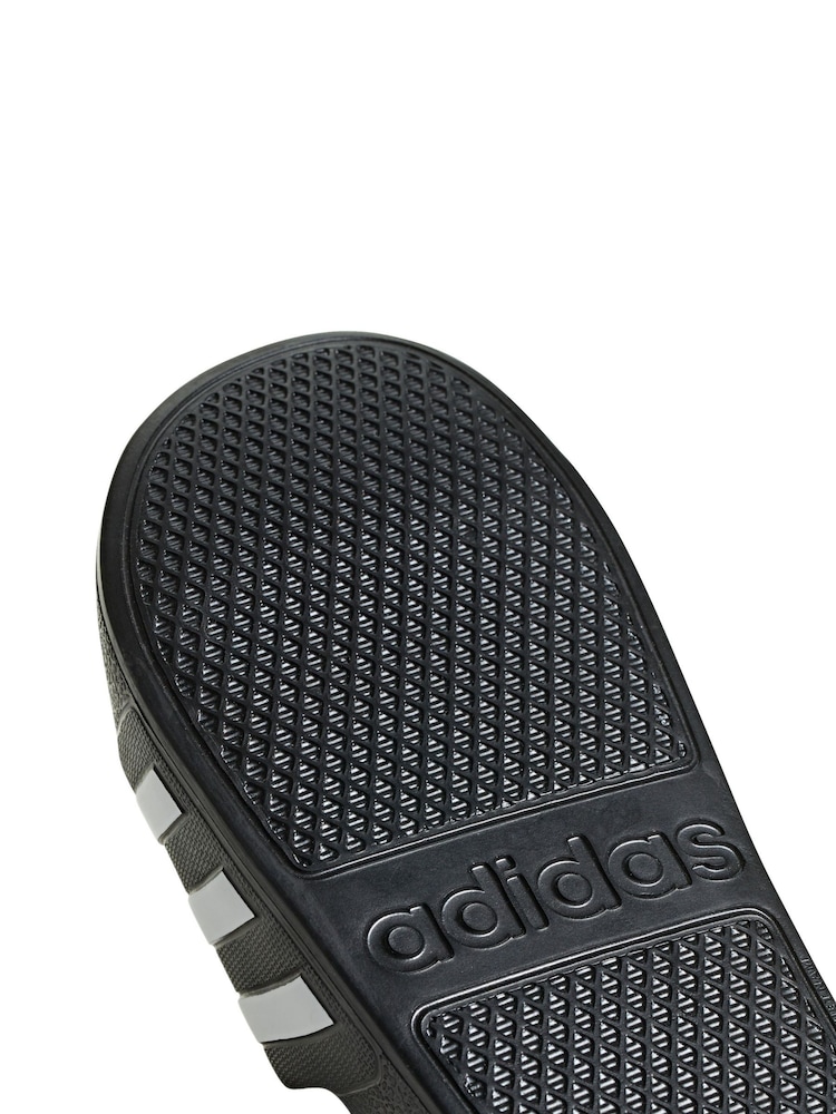 Schwarz/Weiß - adidas Sportswear Adilette Badesandalen - Bild 9 von 9 Schwarz/Weiß - adidas Sportswear Adilette Badesandalen - Bild 9 von 9