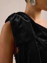 Club L London Black Zephira Velvet Asymmetric-Neck Maxi Dress With Bow Detail - Image 3 of 6