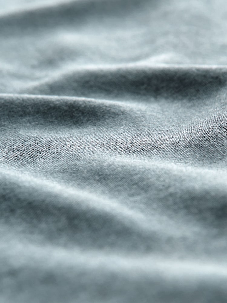 Chambray Blau - Strickweste mit gewebtem Knopfdetail auf der Vorderseite, Leinenmischung - Bild 5 von 5