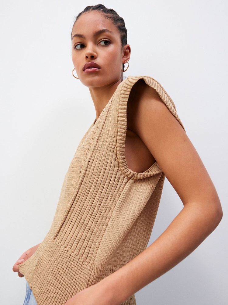 Camel - Ribbed V-Neck Knitted Tank Vest - Bild 2 von 6