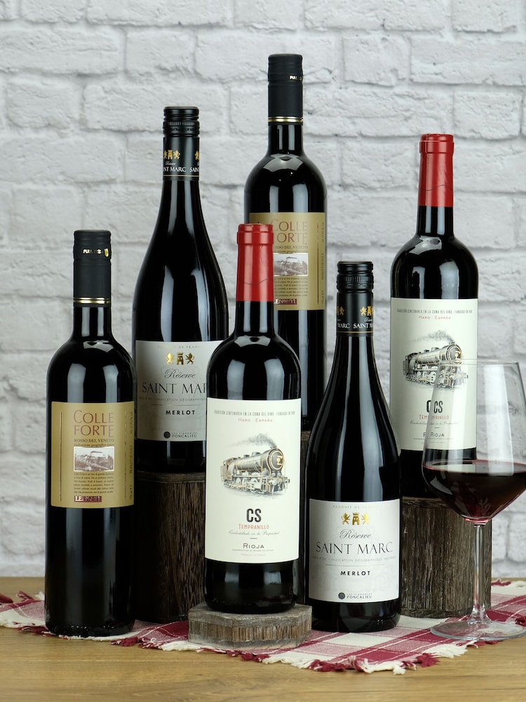 Le Bon Vin Good Old World Red Wine Mixed Half Case 75cl - Image 1 of 1