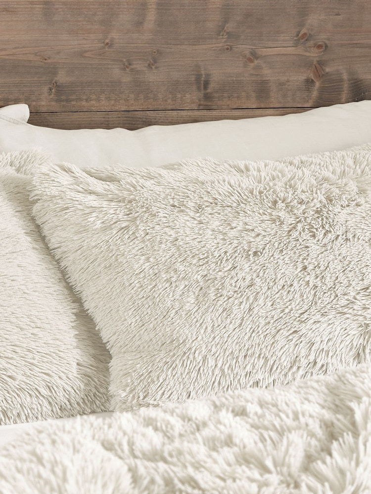 Catherine Lansfield So Soft Cuddly Deep Pile Duvet Cover and Pillowcase Set - Image 2 of 4