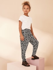 Schwarz/Weiß mit Blumenprint - Leichte Jerseyhose mit Stretch (3–16 Jahre) - Bild 1 von 7