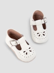 JoJo Maman Bébé White Peter Rabbit Leather Pre-Walker Shoes - Image 4 of 7