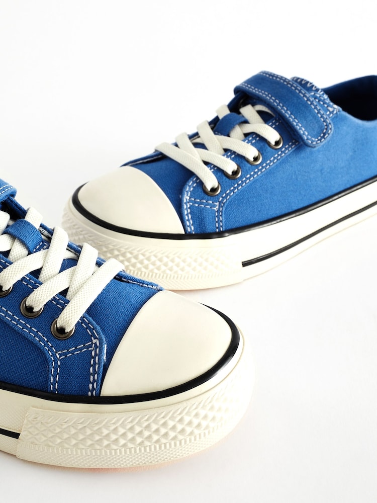 Blau - Turnschuhe mit elastischen Schnürsenkeln und einzelnem Riemen - Bild 2 von 5 Blau - Turnschuhe mit elastischen Schnürsenkeln und einzelnem Riemen - Bild 2 von 5