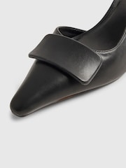 حذاء كورت كعب من جلد صناعي بحزام كاحل خلفي من River Island - صورة 6 من 6