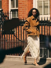 Chaqueta de antelina con cinturón de River Island - Imagen 1 de 4