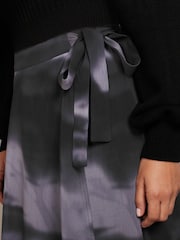 Blue/Black Abstract Print Asymmetric Hem Skirt - Image 4 of 6