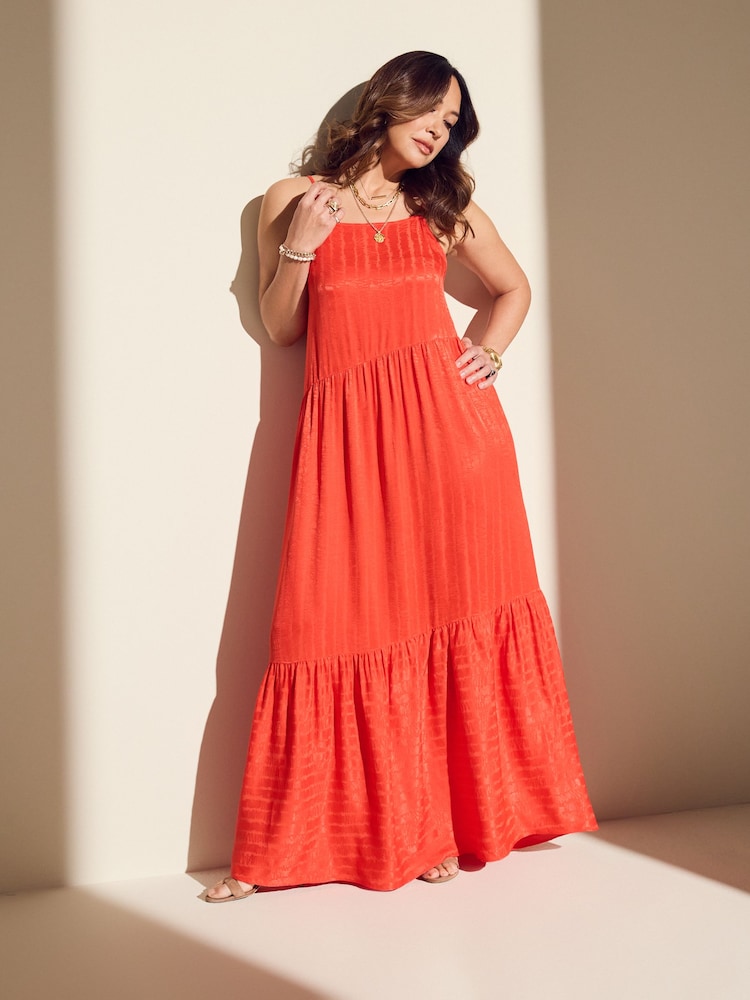 Myleene Klass Orangefarbenes Maxi-Stufenkleid - Bild 2 von 4 Myleene Klass Orangefarbenes Maxi-Stufenkleid - Bild 2 von 4