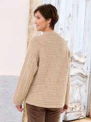 Gris - Suéter de punto trenzado de Cotton Traders - Imagen 2 de 3