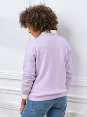 Morado - Suéter de punto fino con cuello de pico de Cotton Traders - Imagen 3 de 4